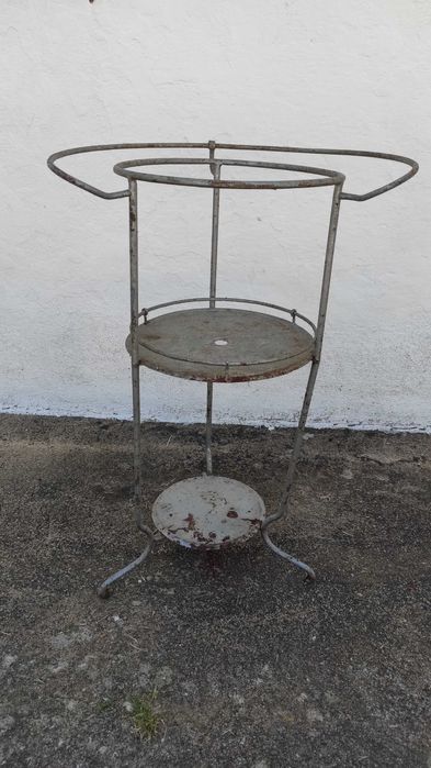 Lavatório em ferro antigo