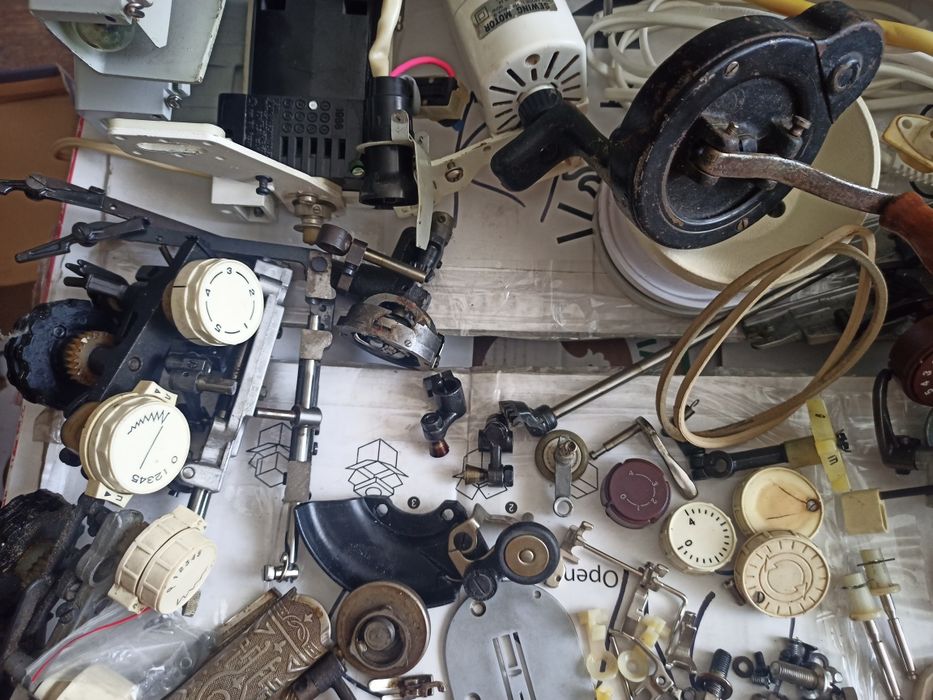 Запчасти на швейные машины.