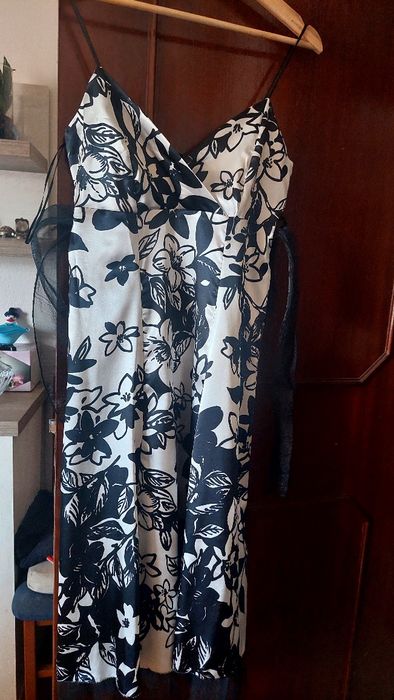 Roupa de mulher em cetim