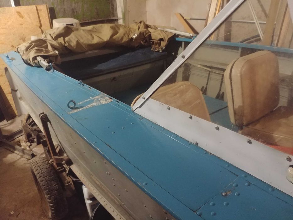 Моторний човен прогрес 4