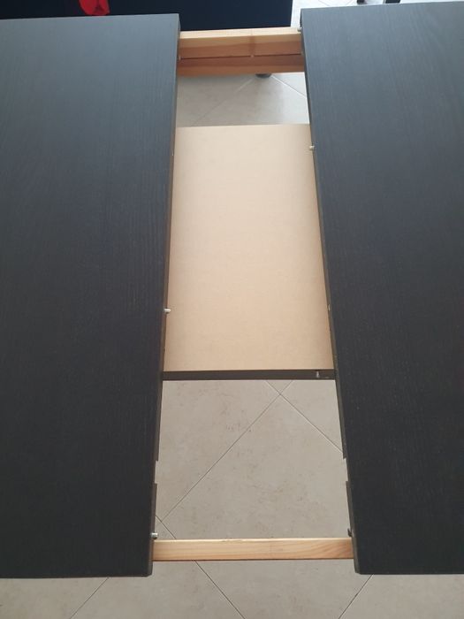 Mesa extensível + possibilidade cadeiras