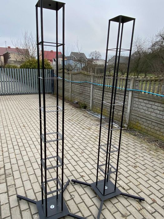 Towery pod ruchome głowy