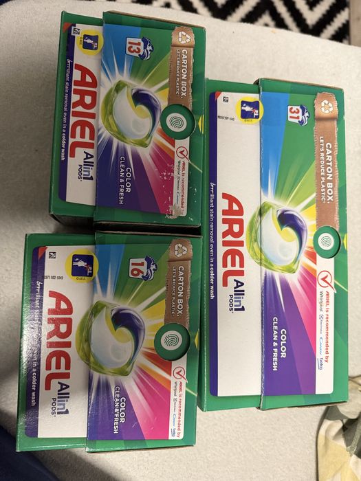 Kapsułki do prania kolorowych tkanin ariel