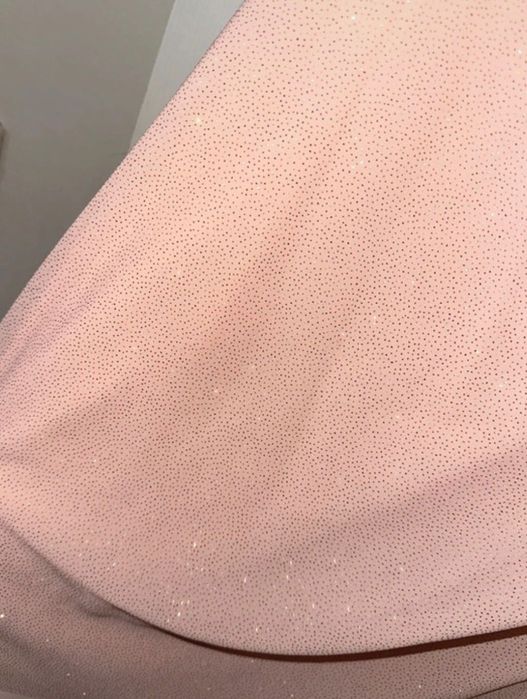 Błyszcząca sukienka pudrowy róż