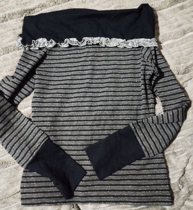 Кофтинка з приспущеними плечима