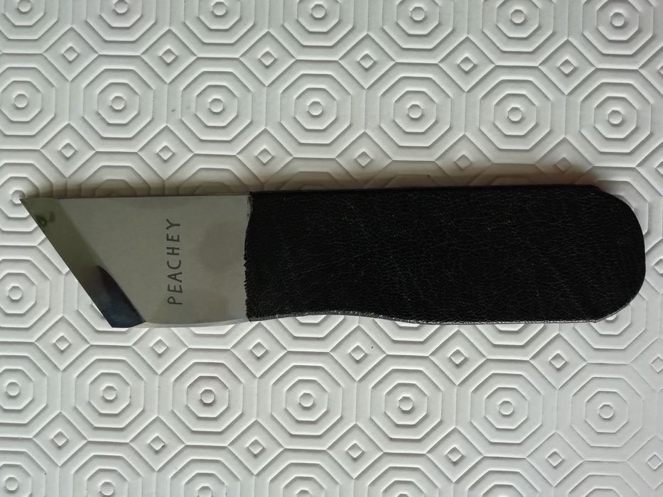 Faca de chifrar + sistema de afiar Jeff Peachey - encadernação manual