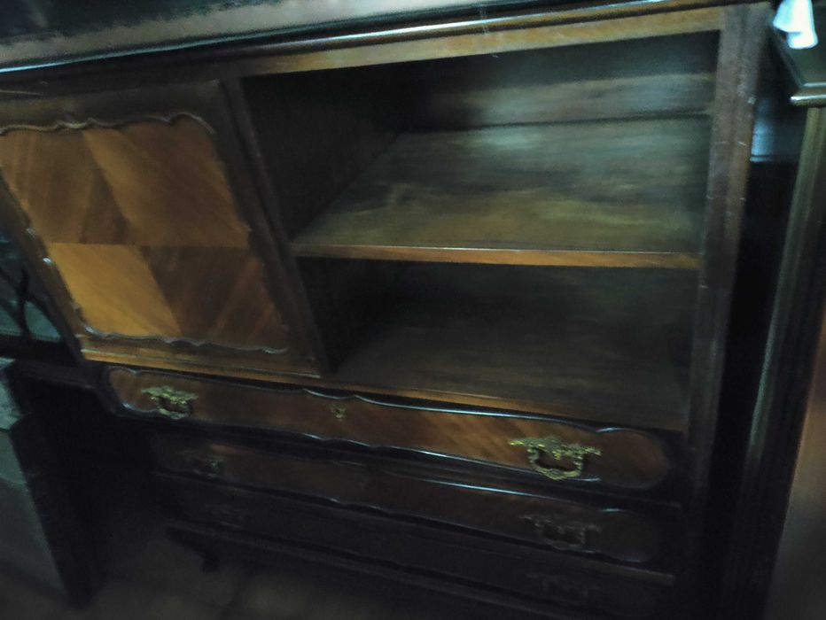 Móvel de Apoio de Sala em Mogno