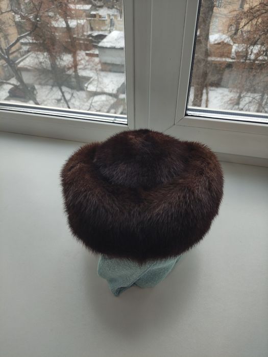 Жіноча норкова шапка коричневого кольору нова