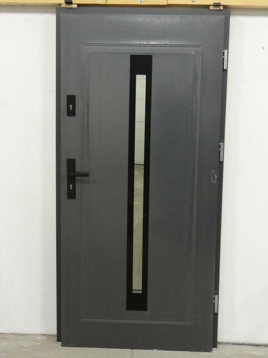 Drzwi zewnętrzne + okucia Figaro 4  90 P antracyt 1.2W/m²K