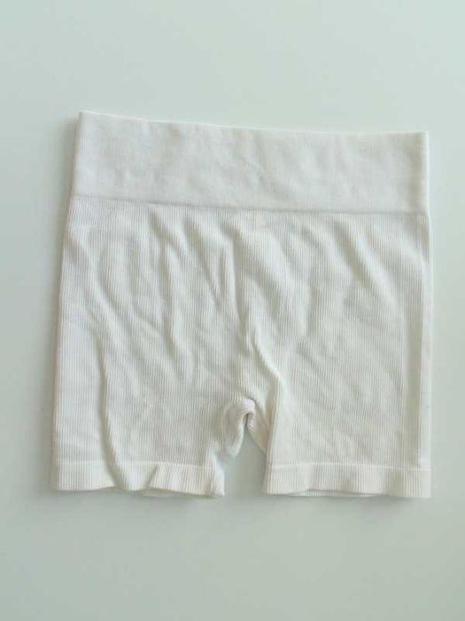 Modelujące białe wyszczuplające majteczki z nogawką M-L