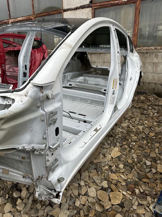 Четверть/фільонка задні/передні Тесла 3/Y/S Tesla 3/Y/S