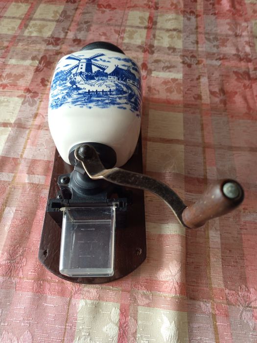 Кофемолка порцелянова  600 гр