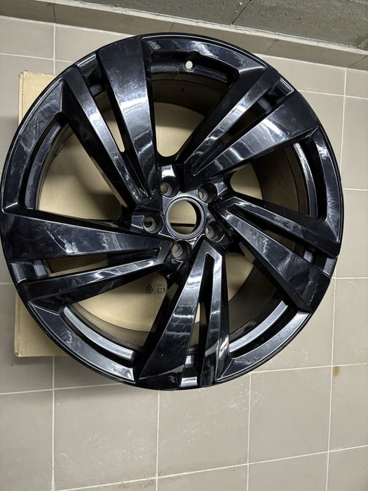 Диск Volkswagen Touareg 2023 760601025aaax1 Vag оригінал