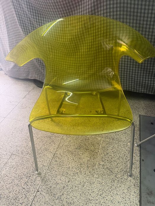 Vendo 5 cadeiras em acrilico