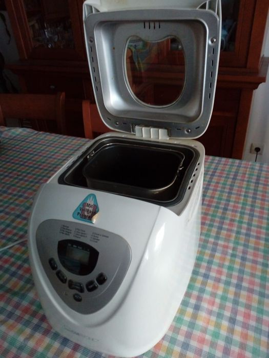 Clatronic Bread Machine
