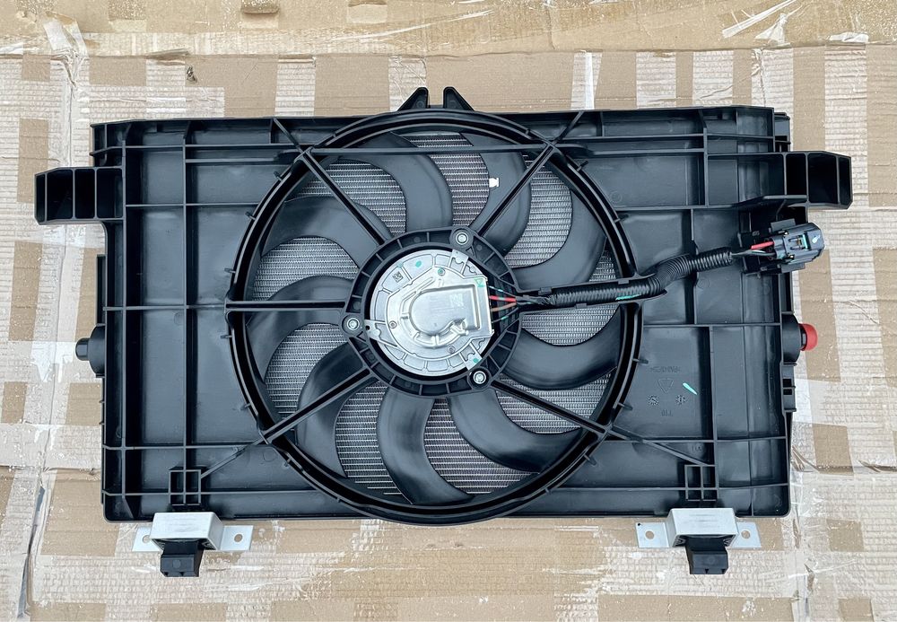 Диффузор вентилятора системы охлаждения Tesla Model Y Model 3