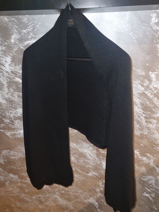 Czarny szeroki szal 100% kaszmir. Stan bardzo dobry.