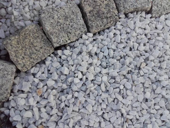 BIAŁY GRYS CARRARA kamień dekoracyjny ozdobny jak Thasos Żwir Marianna