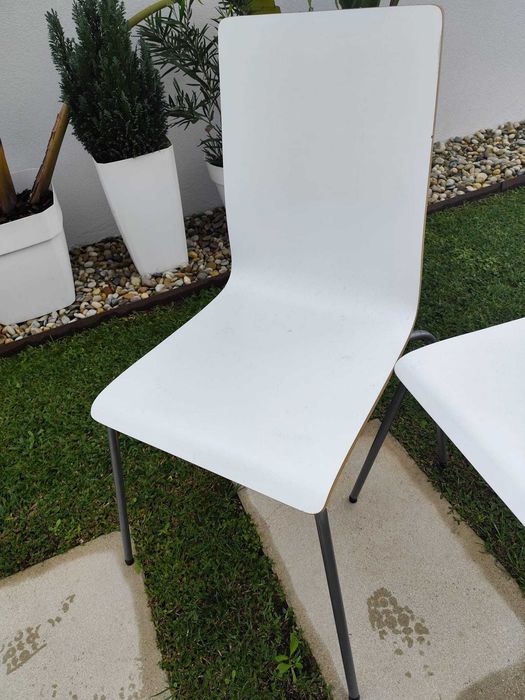Cadeiras (2) IKEA em madeira com pés em metal