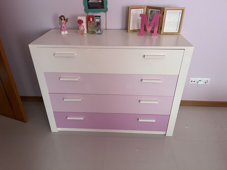 Mobilia de quarto completo com duas camas
