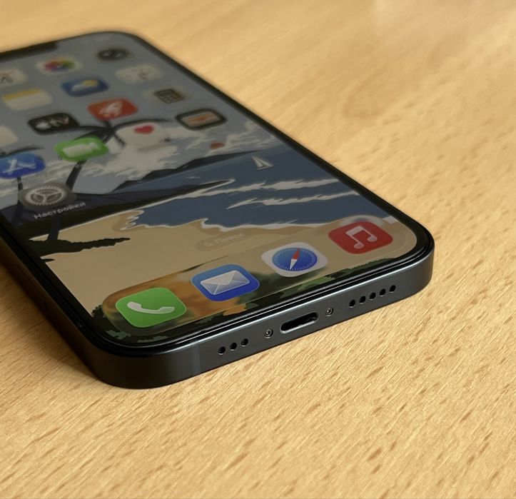 iPhone 13 128ГБ Black Neverlock (акб 100%)