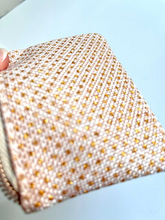 Pequena bolsa brilhante com espelho incluído