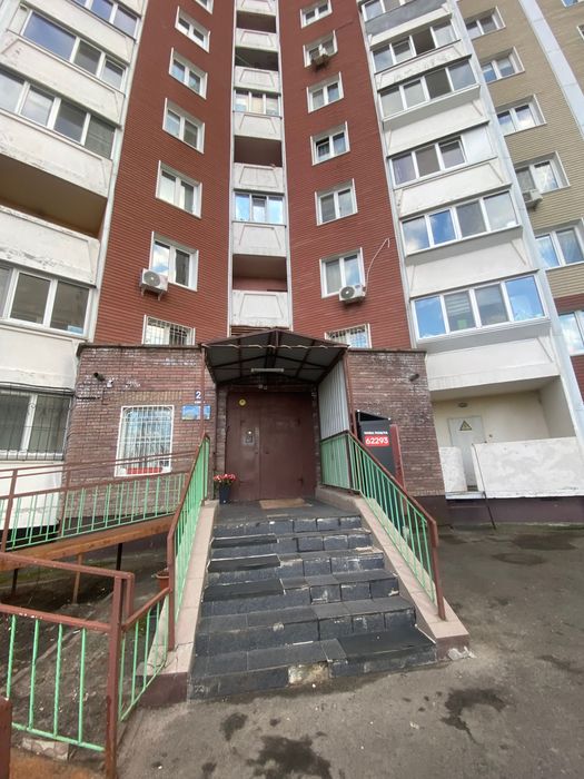 Без комісіі. Продам 1к, Милославська 4