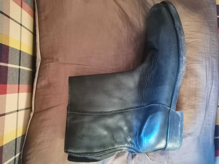 Botas Homem n° 43, marca H&M, cano pelo tornozelo, com fecho atrás