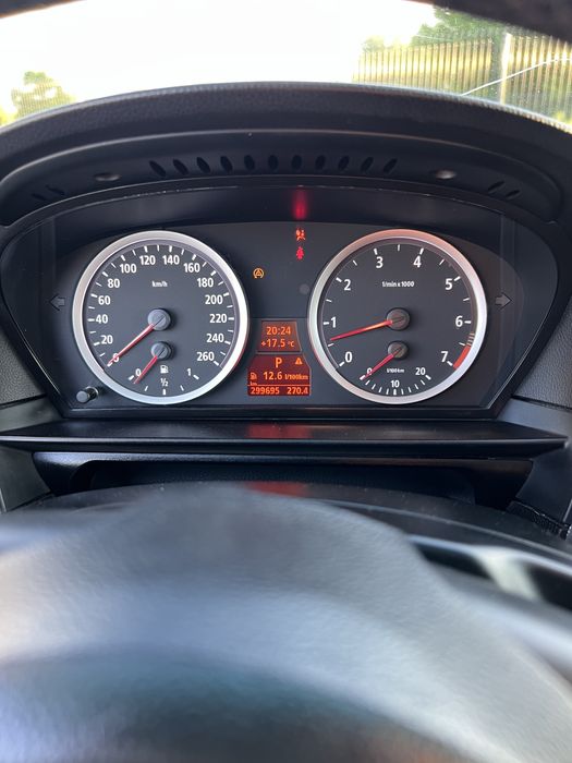 BMW E60 520I. CarPlay