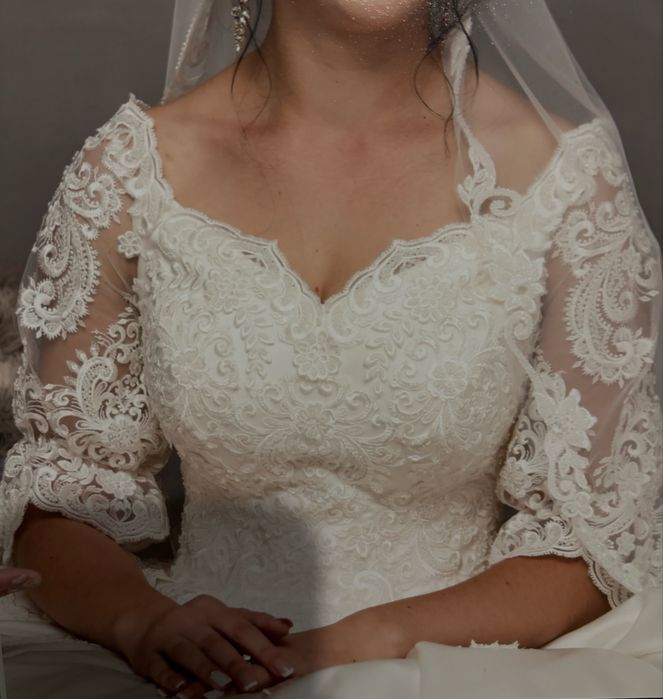 Продам весільну сукню з шлейфом, в гарному стані!!!