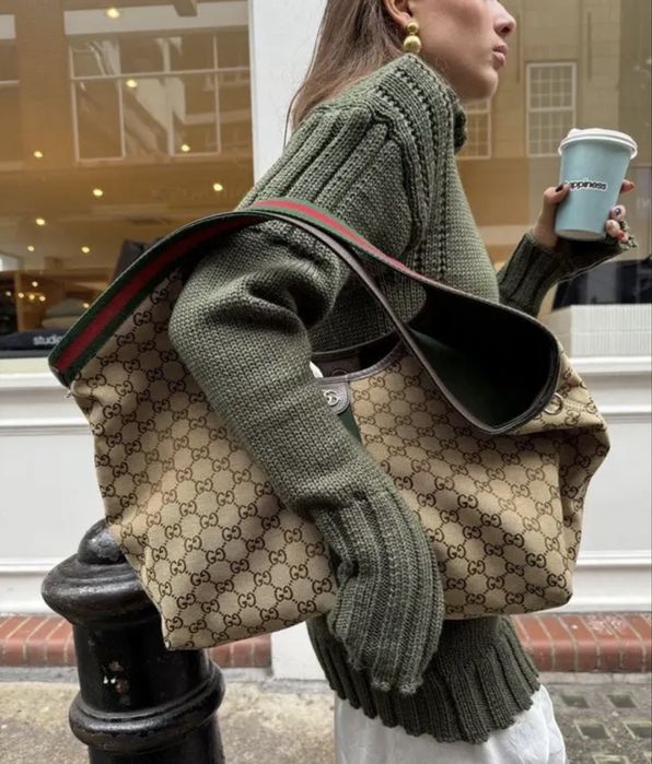 Бежевая сумка-тоут из канвы Gucci Giglio