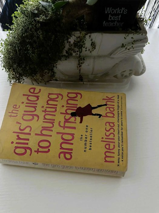 неадаптированный английский "the girls' guide to hunting and fishing"