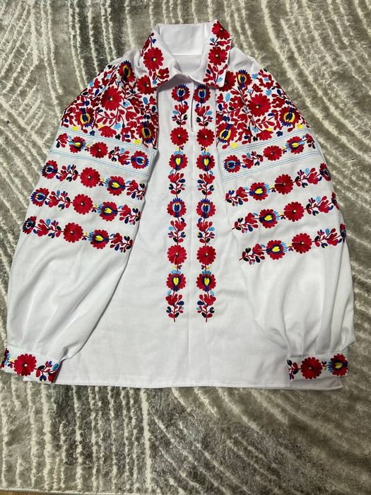 Жіноча вишиванка