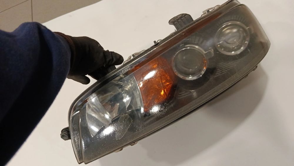 Friso ótica esquerda FIAT Punto (188_)