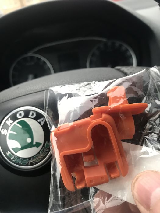Кріплення капота шкода фольцваген