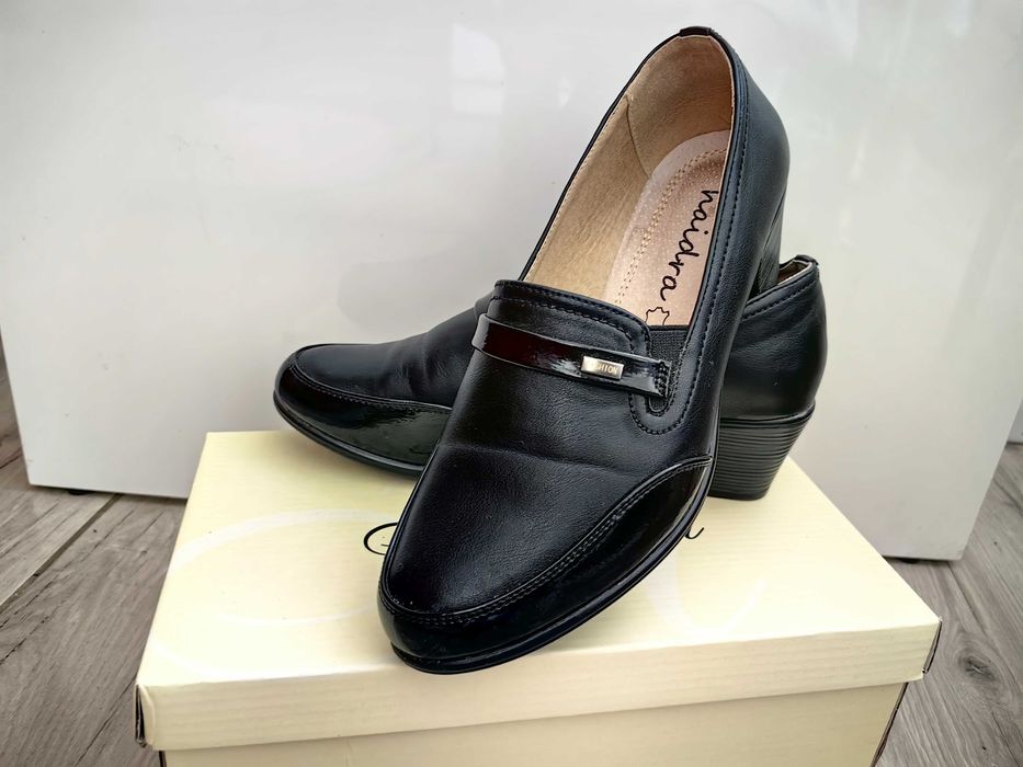 Półbuty czarne na obcasie eleganckie rozmiar 39