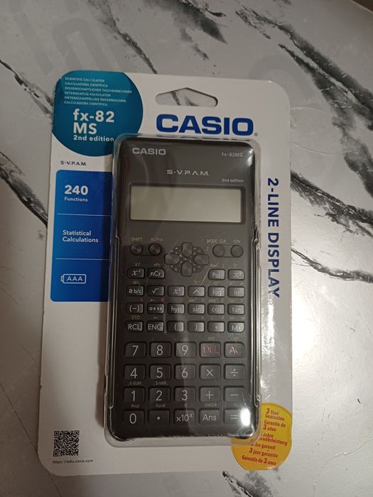 Научный калькулятор Casio fx-82MS 2nd edition. 

 • Двухстрочный диспл