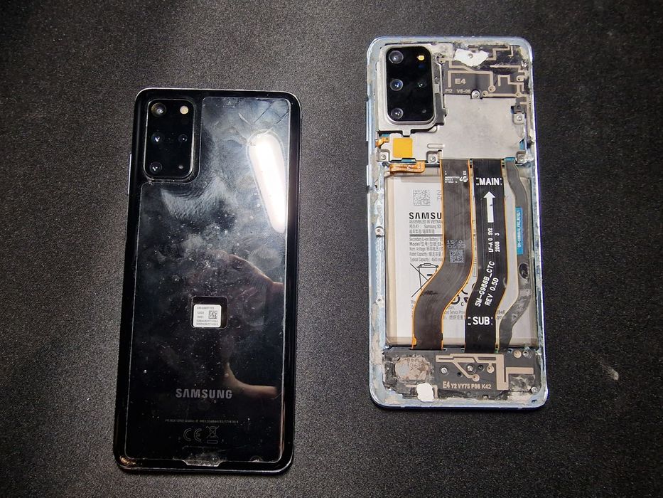 Sprzedam dwa samsungi s20 plus