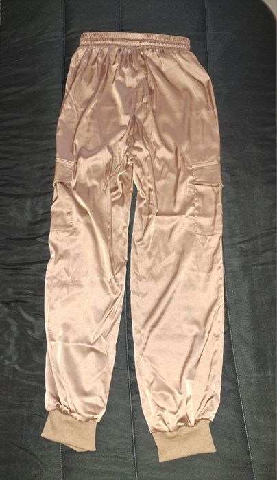 Calças de cetim novas