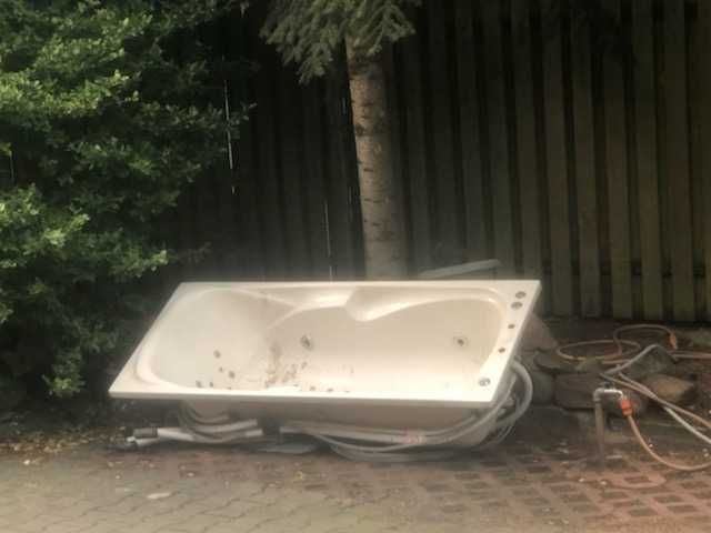 Wanna 160x80 jacuzi z hydromasażem Uszkodzona. Do Naprawy