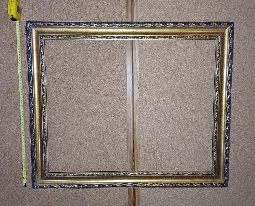 Moldura/ quadro dourado, trabalhado.(60cmx72cm)