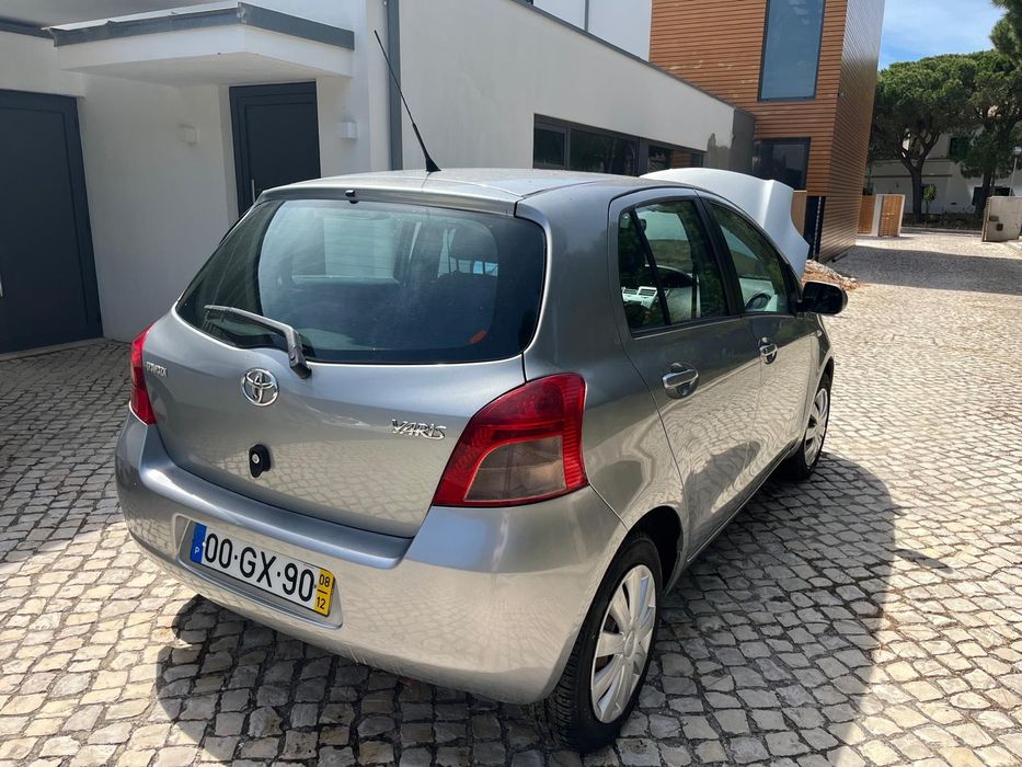 Toyota Yaris – 150 000 km – Muito bom estado