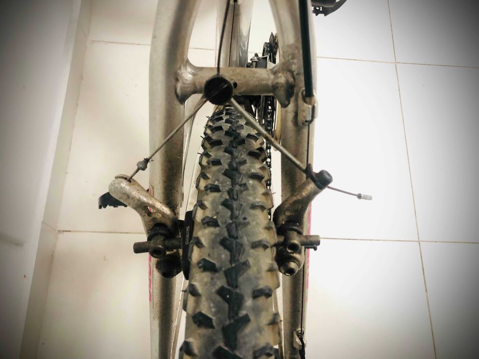 Bicicleta BTT c material Shimano