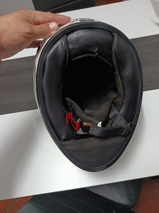 Capacete impecável