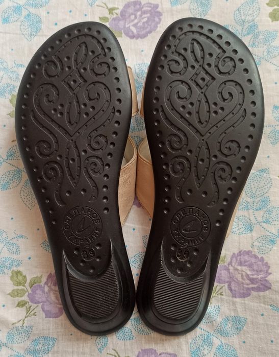Продам  женские шлëпанцы (босоножки) Belsta