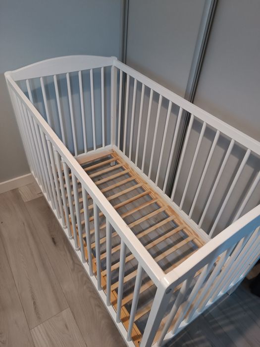 Łóżeczko dziecięce z materacem