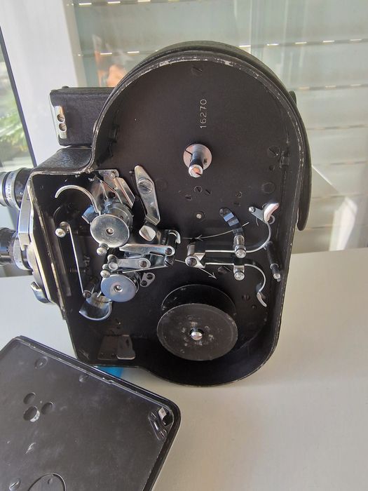 Máquina de filmar Paillard Bolex 16 mm