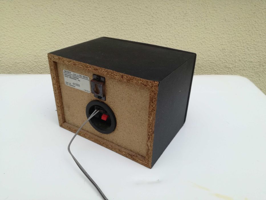 Coluna Sony modelo SS - SR 120