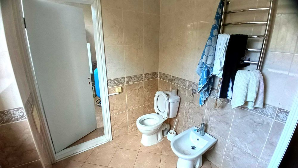 Добротній,жилий будинок біля лісу та недалеко від озера.с.Завалівка