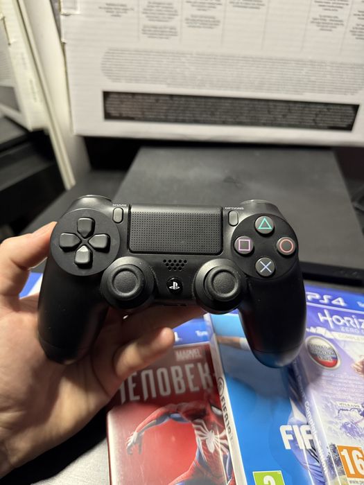 PlayStation 4 (PS4) + ігри + комплект — чудовий стан